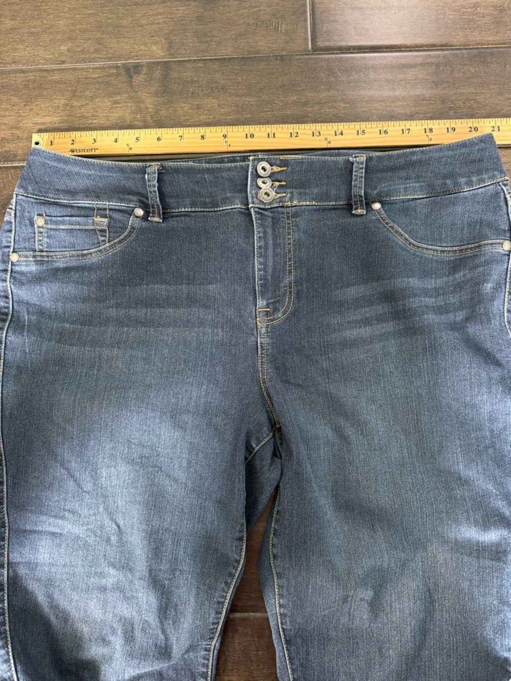 ❤️3/$30 Torrid Jeans Women’s 20R DarkWash High Rise Skinny Jegging Triple Button - Picture 6 of 11